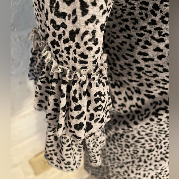 Karen Kane Black & White Animal Print Wrap Style Blouse with Under Tank, sz  0X - Picture 3 of 7